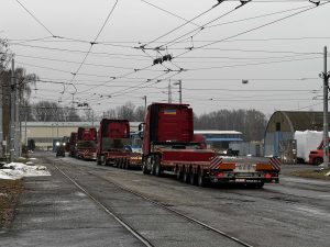 Příprava transportu tramvají z Ostravy na Ukrajinu. Foto: DPO