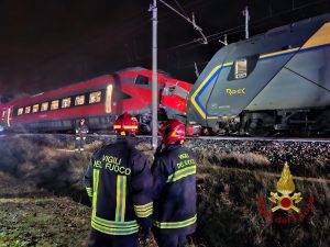 Srážka vlaků na trati Boloňa - Rimini. Foto: Vigili del Fuoco / X.com