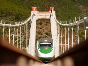 Čínská horská železnice z města Li-ťiang v provincii Jün-nan do vysokohorského města Šangri-La. Foto: Xinhua