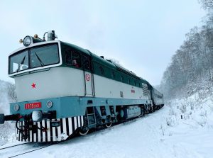 Postrk na konci soupravy obstarala lokomotiva T478.3001 Brejlovec Českých drah. Foto: Jan Sůra / Zdopravy.cz