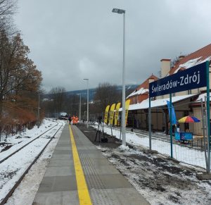 Návrat provozu železniční dopravy do lázeňského města Świeradów-Zdrój. Foto: KD