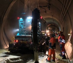Průnik vody do Lötschberského úpatního tunelu v roce 2020. Foto: BLS