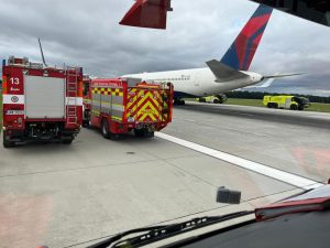 Zásah u loňského incidentu Delta Airlines na pražském letišti. Zdroj: HZS Letiště Praha