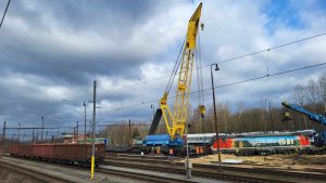 Nakolejování lokomotivy Siemens Vectron po nehodě u České Třebové. Foto: Dušan Vacek / IDS Cargo