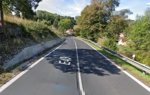 Silnice I/20 u Bečova nad Teplou. Pramen: Google Maps