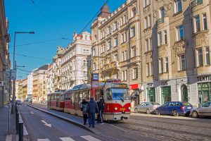 Do ulice Dukelských hrdinů se vrátily tramvaje. Foto: DPP