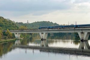 Železniční most přes Vltavu v Holešovicích. Foto: Jan Sůra / Zdopravy.cz