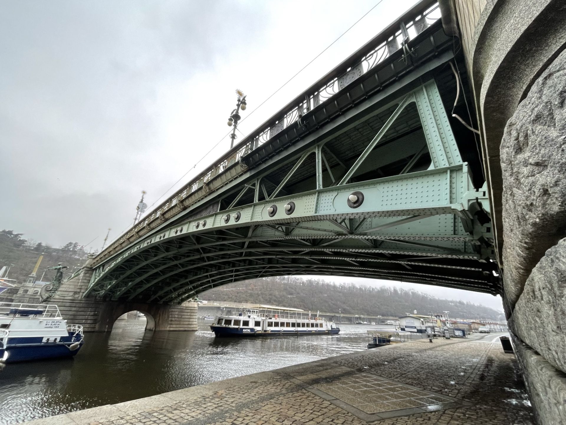 Praha, lodě na Vltavě, Čechův most. Autor: Zdopravy.cz/Jan Šindelář