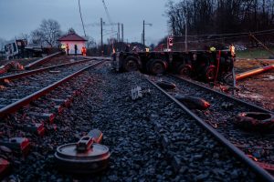 Nehoda na železničním přejezdu u Dolní Lutyně. Foto: HZS Moravskoslezského kraje
