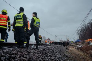 Nehoda na železničním přejezdu u Dolní Lutyně. Foto: HZS Moravskoslezského kraje