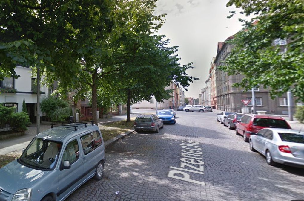 Plzenecká ulice před rekonstrukcí. Foto: Google Street View