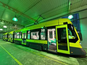 První nová tramvaj Stadler Tango NF3 pro Sarajevo. Foto: Vláda Kantonu Sarajevo