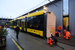 Přeprava první tramvaje Stadler TINA pro Basilej. Foto: BLT