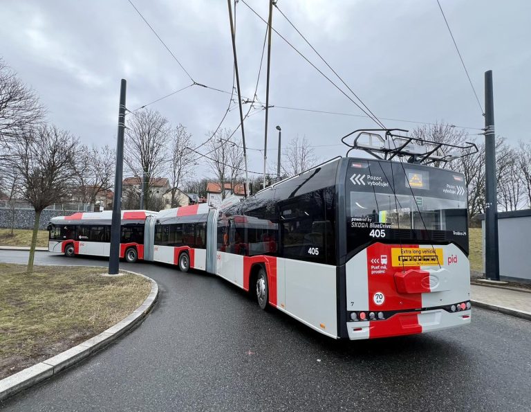 Pražský trolejbus Škoda Solaris 24m určený pro obsluhu letiště. Foto: DPP