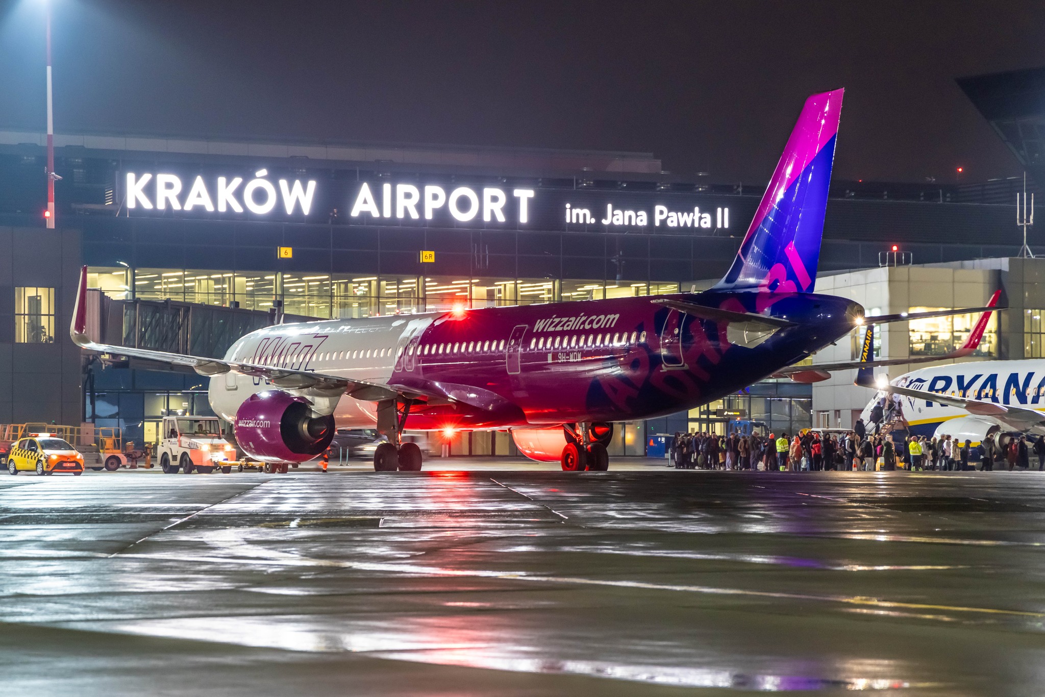 Letiště Krakov a letoun společnosti Wizz Air. Foto: Łukasz Stawiarz