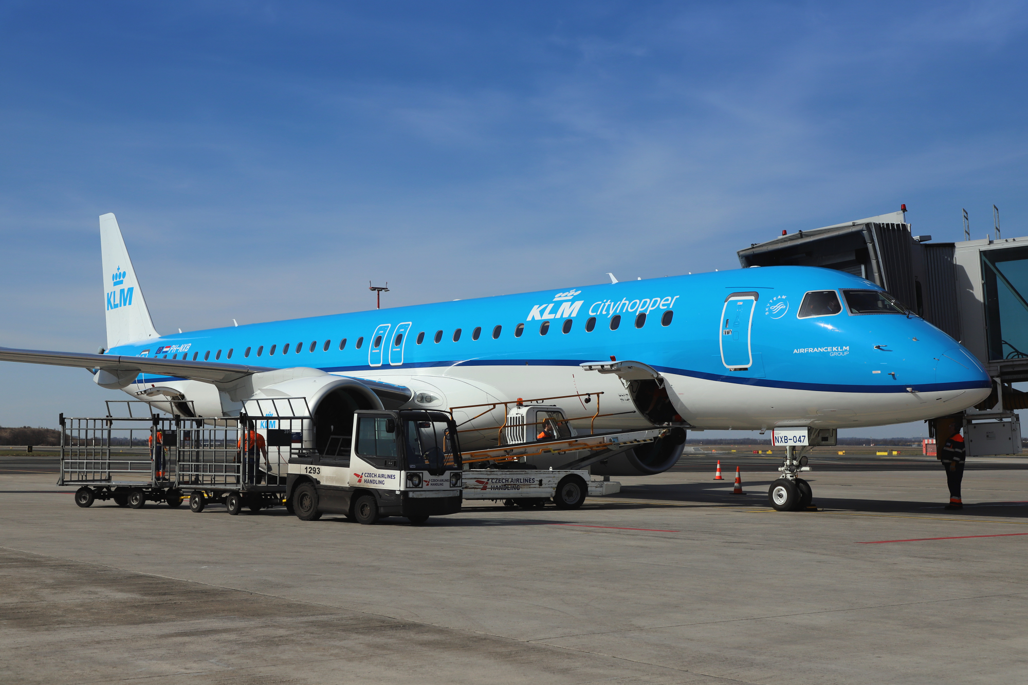 Embraer letecké společnosti KLM v Praze. Zdroj: Letiště Praha