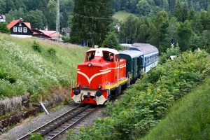 Historická souprava na trati Tanvald - Kořenov. Foto: Správa železnic