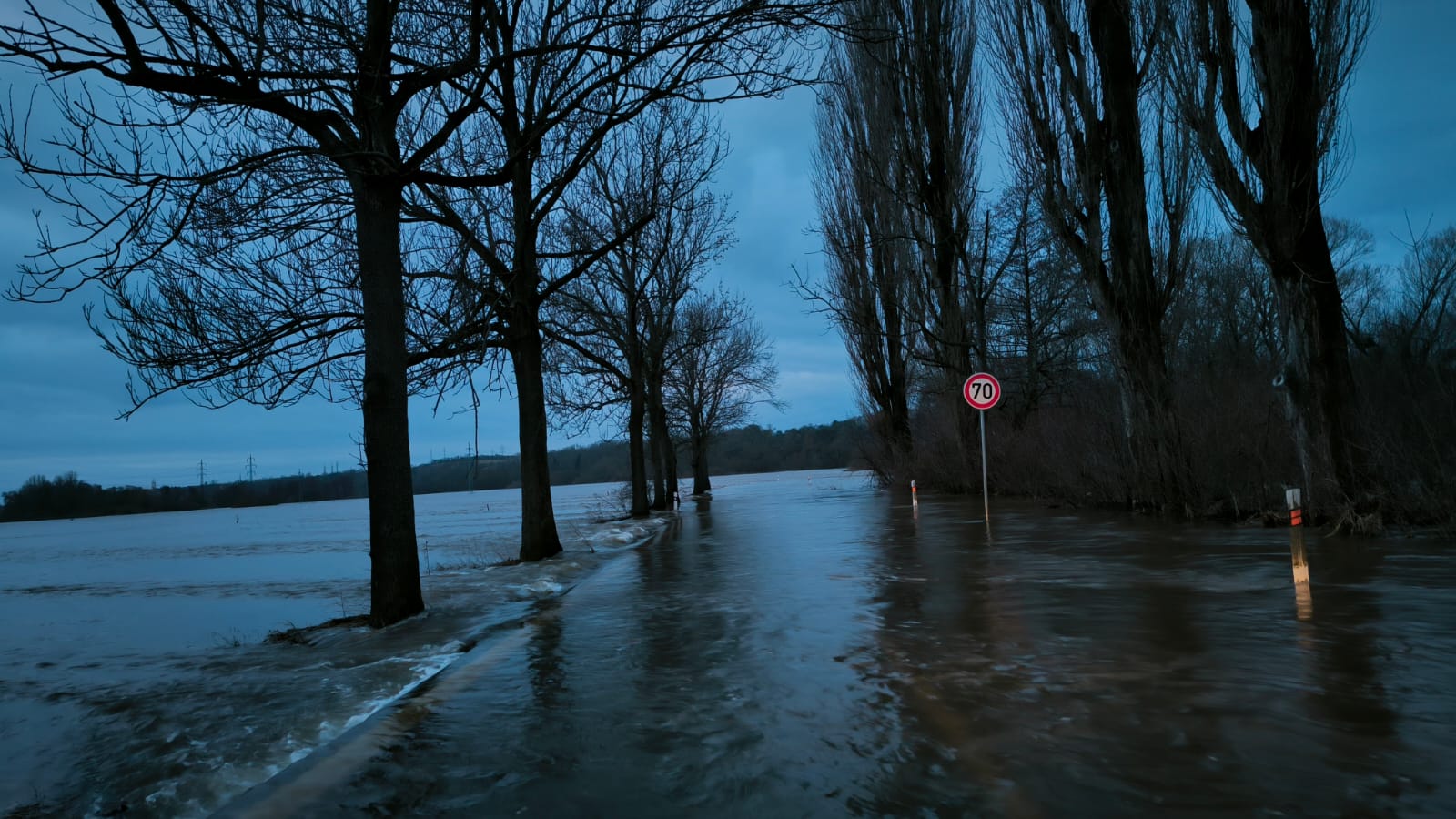 Jizera, inondée, a fermé plusieurs routes à Mladoboleslavsk