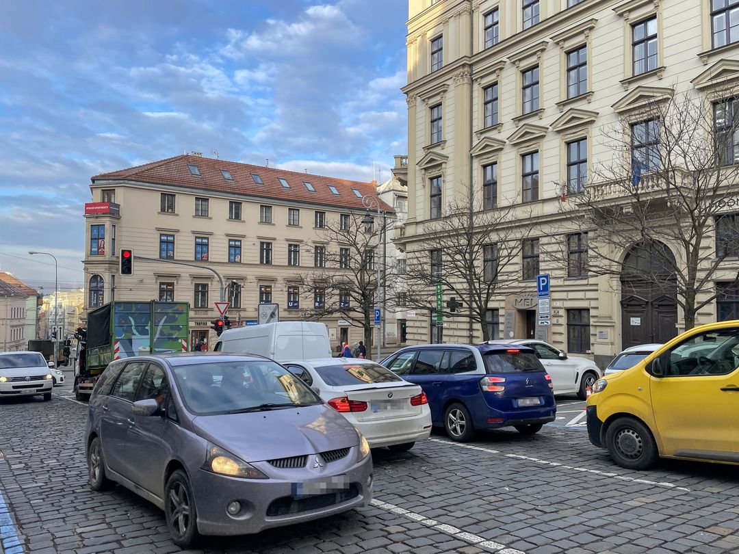 Auta v historickém centru Brna. Foto: Městská část Brno-střed
