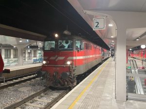 Rychlík Graz - Záhřeb se slovinskou lokomotivou. Foto: Jan Sůra / Zdopravy.cz