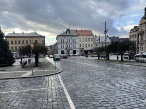 Doprava přes turnovské náměstí. Foto: Jan Sůra / Zdopravy.cz