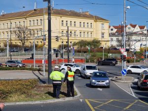 Dopravní komplikace na terminálu Nádraží Veleslavín. Foto: Zdopravy.cz, Jan Nevyhoštěný