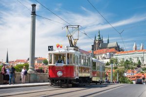 Historická tramvaj v Praze. Pramen: DPP