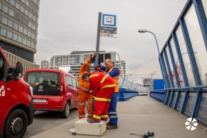 Výměna posledního červeného označníku v bratislavské MHD.
Zdroj: Dopravný podnik Bratislava