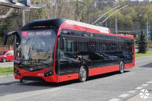Trolejbus SOR TNS 12 v Bratislavě. Foto: DPB