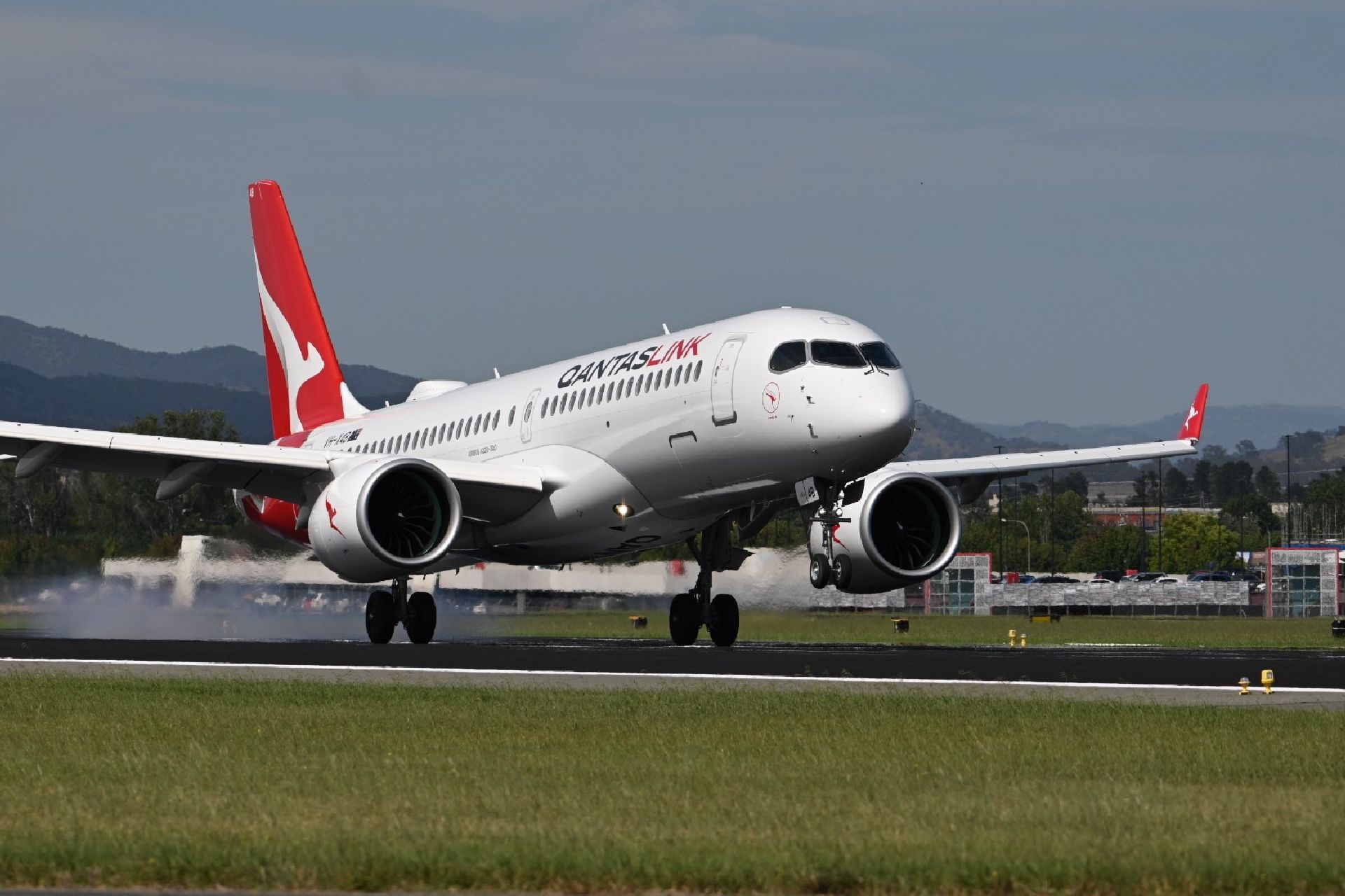 První let A220-300 společnost QantasLink.