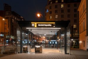 Zmodernizované vstupy do metra stanice Náměstí Republiky před Masarykovým nádražím. Foto: Penta Real Estate