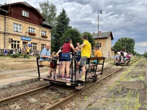 Provoz turistických drezín na trati ve Střezimíři. Pramen: Mikroregion Voticko