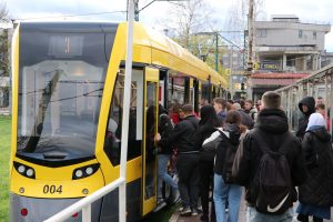 První den provozu tramvaje Stadler Tango NF3 v Sarajevu. Foto: Vlada Kantona Sarajevo
