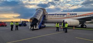 Boeing 737-700 pro hokejisty Třince v Mošnově. Pramen: Smartwings