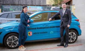 První sdílený elektromobil pro občany města. Foto: Město Touškov