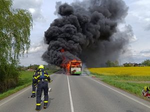 Požár autobusu v Dolních Tošanovicích. Zdroj: HZS MSK