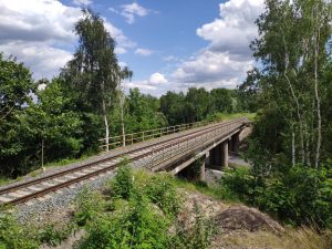 Starý železniční most přes D10 u Brandýsa půjde k zemi. Pramen: Správa železnic