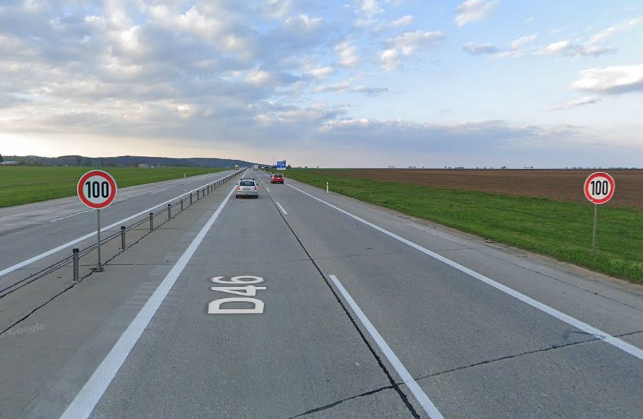 D46 u Vyškova slouží i jako alternativní přistávací dráha pro stíhačky. Foto: Google Street View