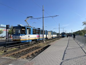 Modernizovaná tramvajová zastávka v Ostravě. Foto: Zdopravy.cz / Vojtěch Očadlý