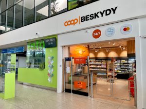 Nová automatizovaná prodejna COOP na ostravském letišti. Foto: Zdopravy.cz / Vojtěch Očadlý