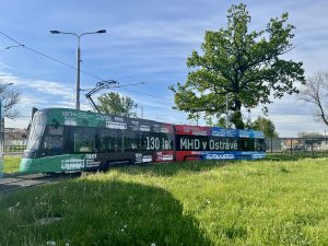 Škoda 39T DPO odkazující na historii zbarvení tramvají v Ostravě. Zdroj: DPO