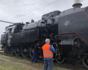Parní lokomotiva 464.102 Ušatá při první jízdě pro veřejnost (duben 2024). Pramen: NTM