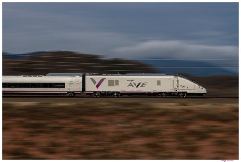 Vysokorychlostní jednotka Talgo Avril. Foto: Talgo