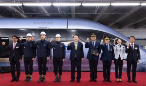 Představení jihokorejského vysokorychlostního vlaku KTX Cheong-ryong. Foto: Korail