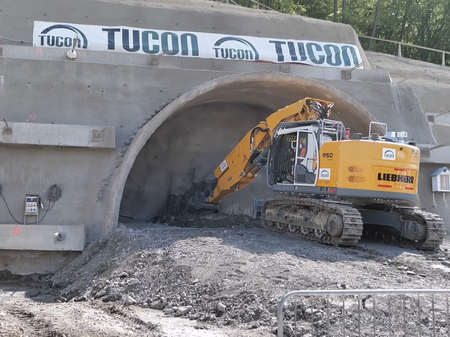 Začátek ražby tunelu Okruhliak na severním obchvatu Prešova. Zdroj: Ministerstvo dopravy SR