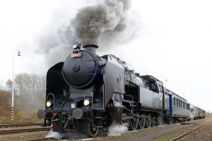 Parní lokomotiva 464.102 Ušatá po renovaci. Pramen: NTM