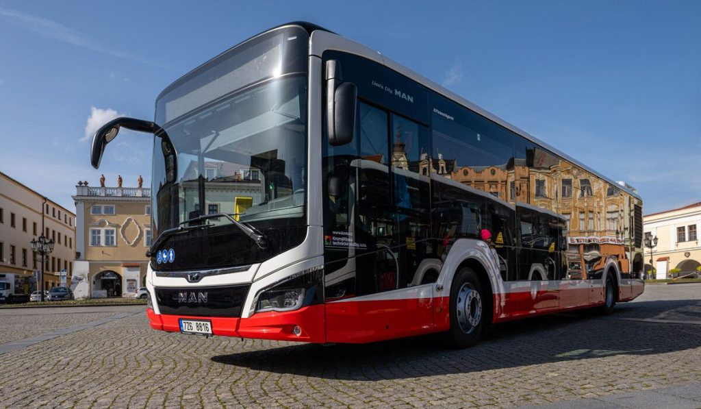 Nové hybridní autobusy MAN pro Kroměříž. Foto: Mesto-kromeriz.cz