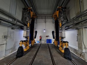 Automatická vlaková myčka pro 105 metrů dlouhé soupravy. Foto: Zdopravy.cz / Jan Nevyhoštěný