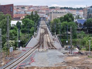 Negrelliho viadukt ze střechy nádraží Praha-Bubny. Foto: Zdopravy.cz / Jan Nevyhoštěný