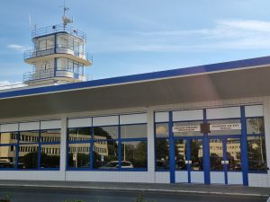 Funkcionalistická budova terminálu 4 na starém ruzyňském letišti. Foto: Zdopravy.cz / Jan Nevyhoštěný